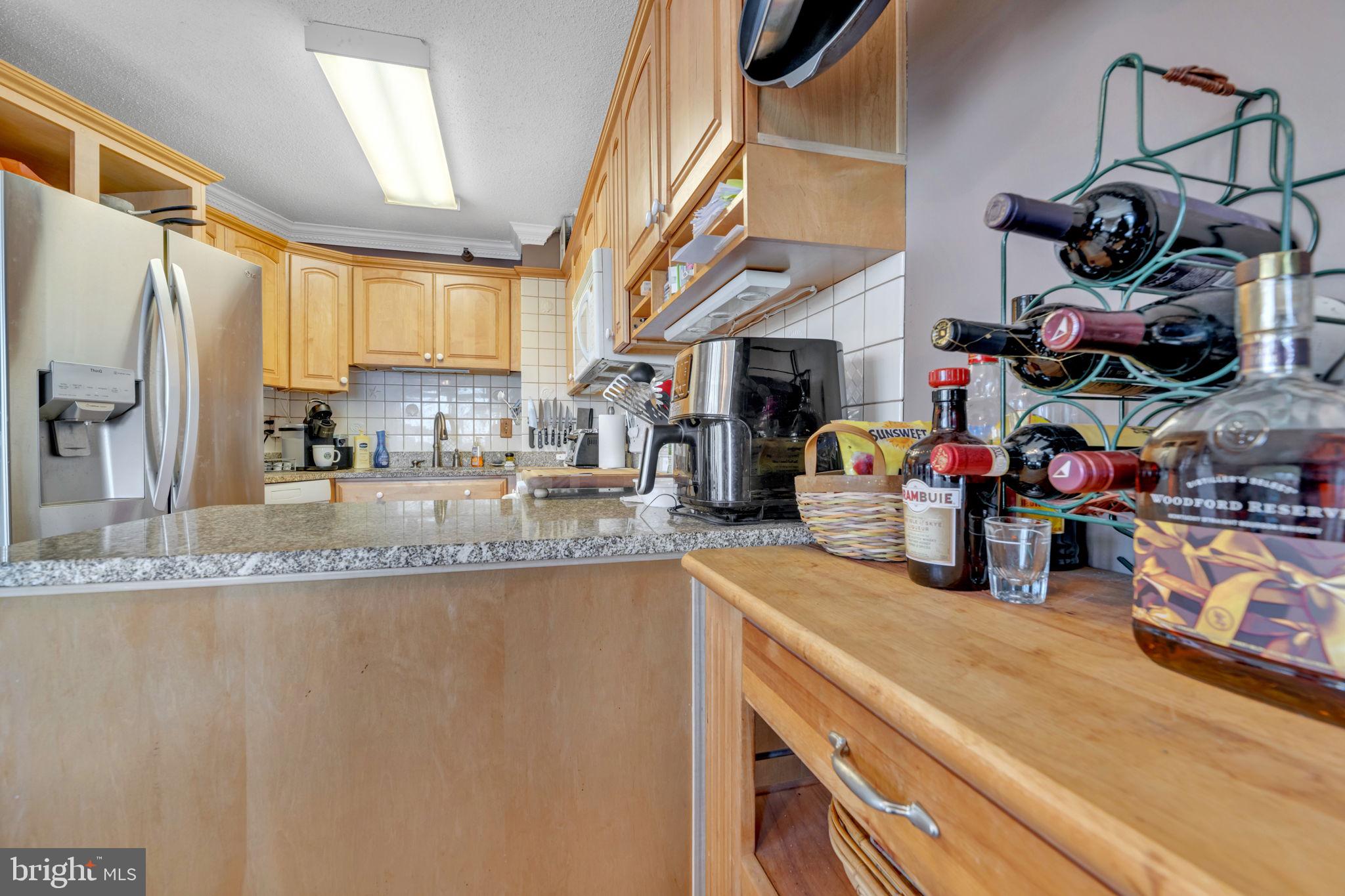 1600 N OAK STREET N 1022