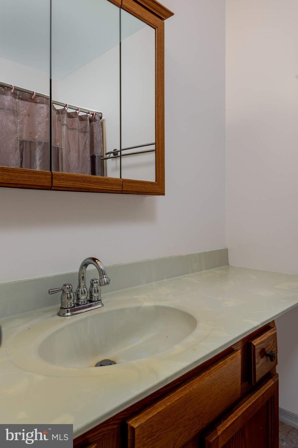 FOUR SEASONS - Residential