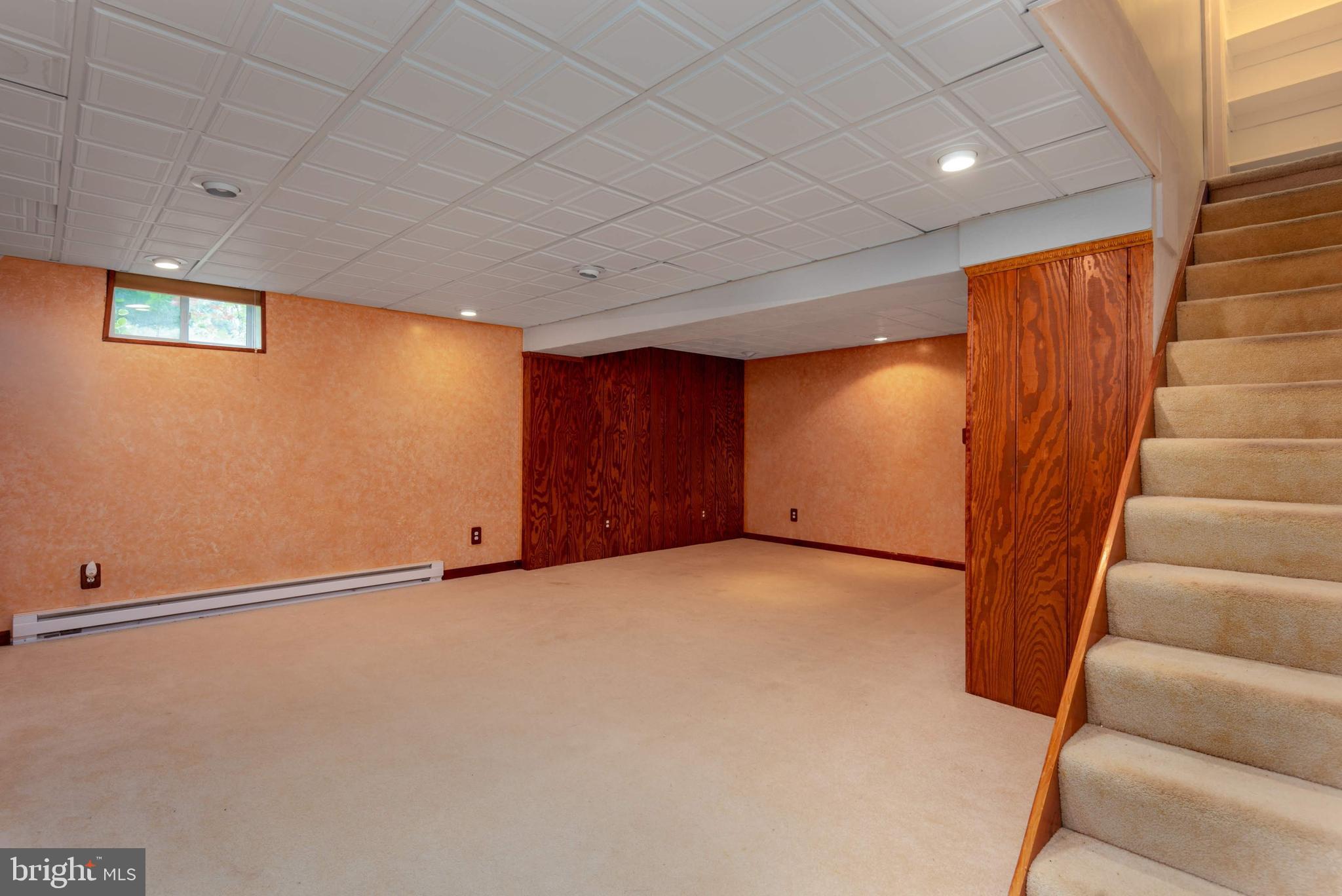 FOUR SEASONS - Residential