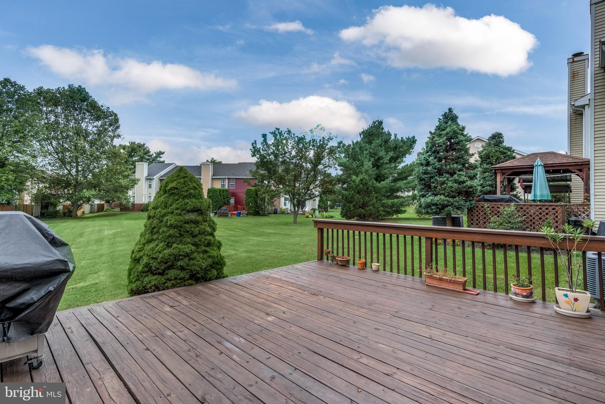 FOUR SEASONS - Residential