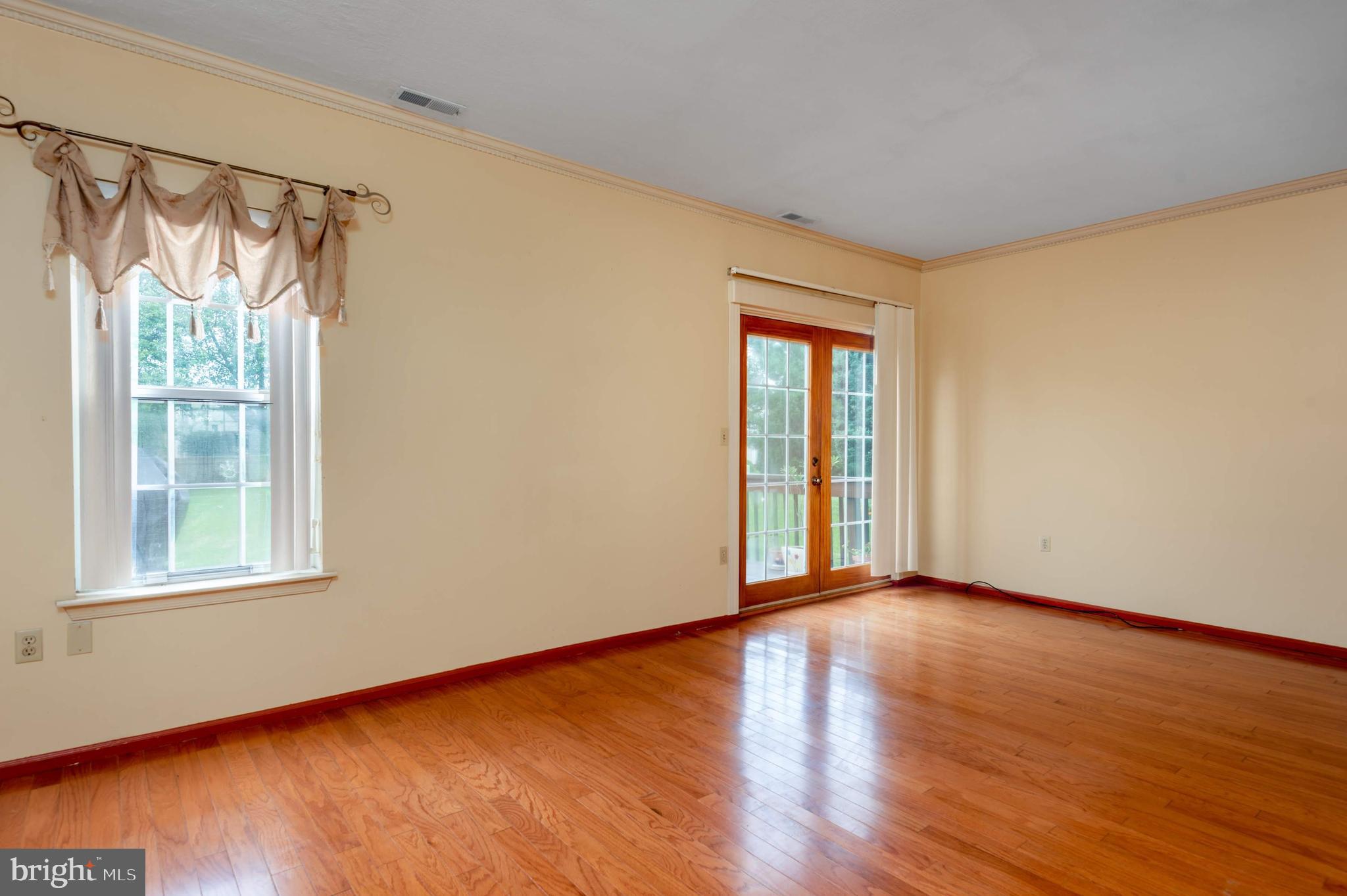 FOUR SEASONS - Residential