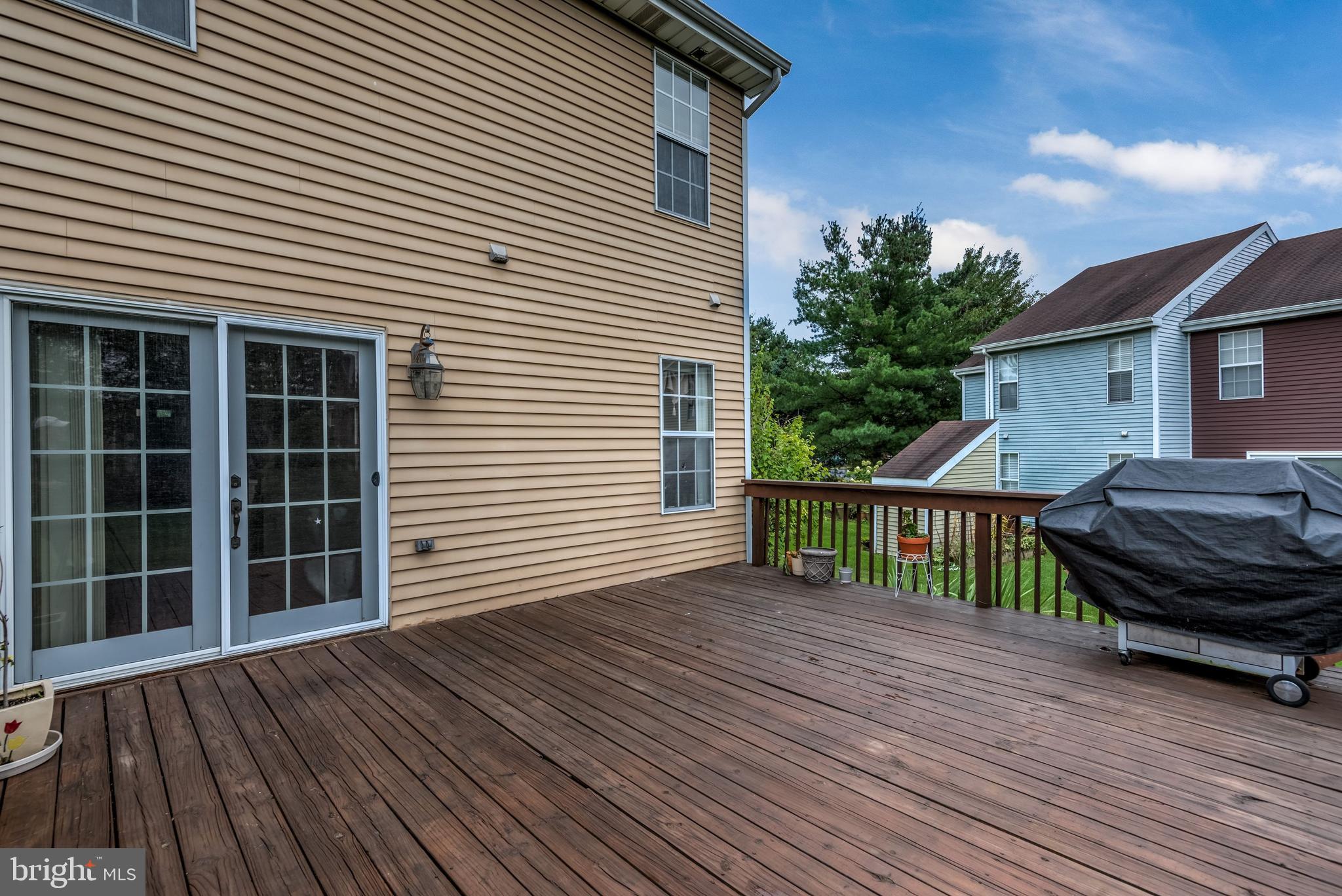 FOUR SEASONS - Residential