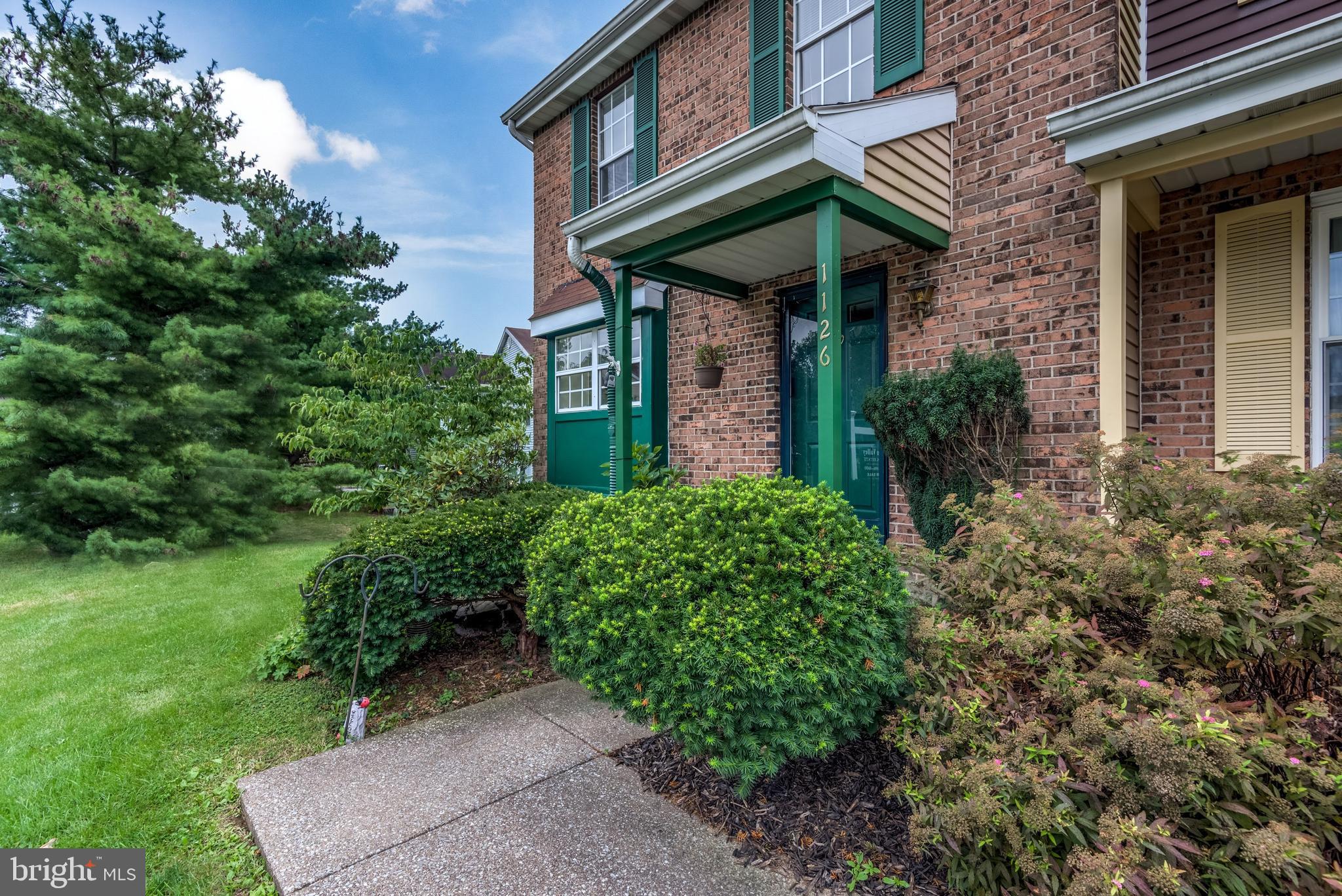 FOUR SEASONS - Residential