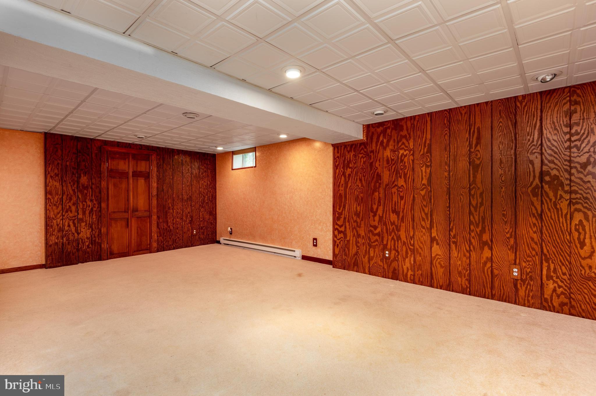 FOUR SEASONS - Residential