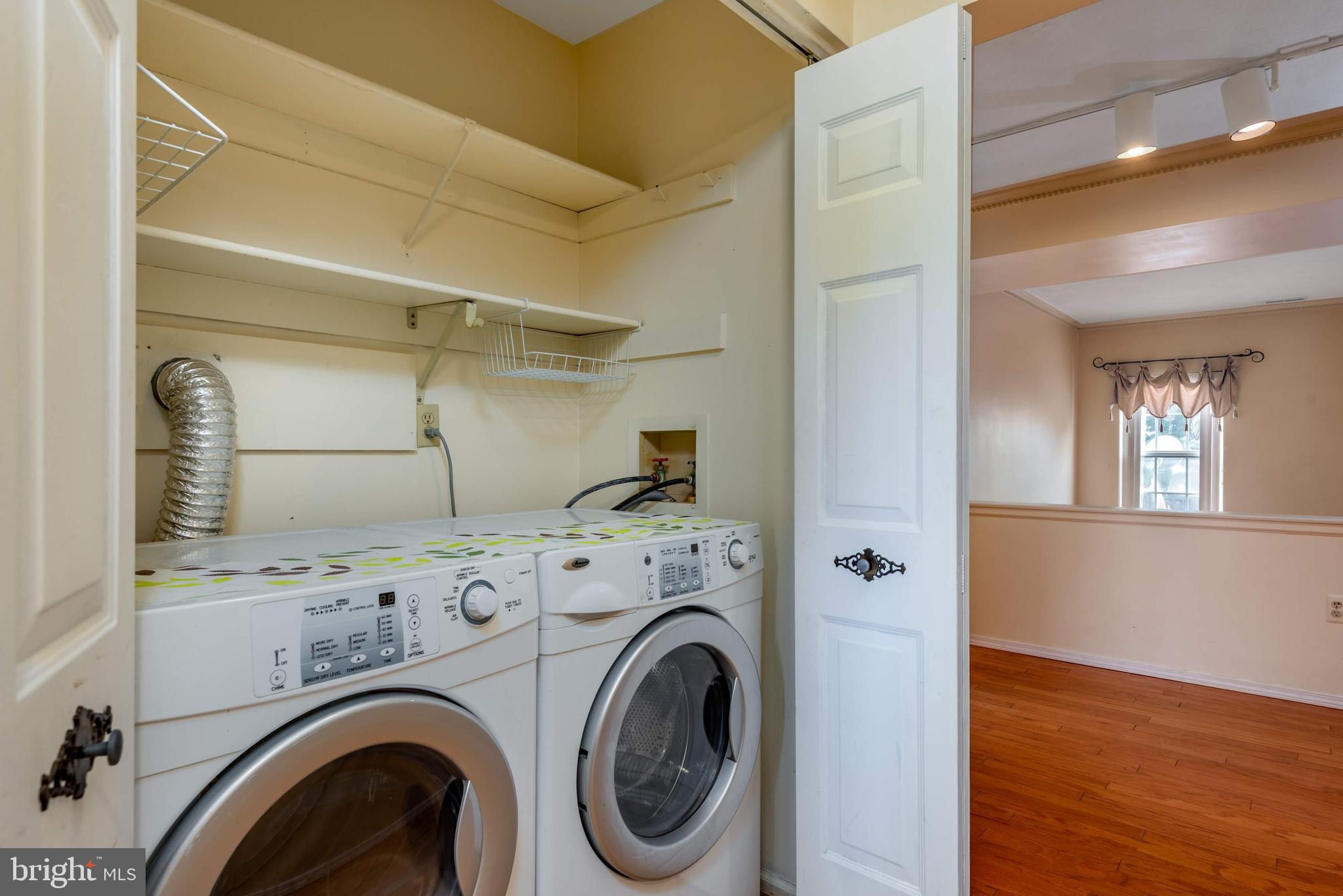 FOUR SEASONS - Residential