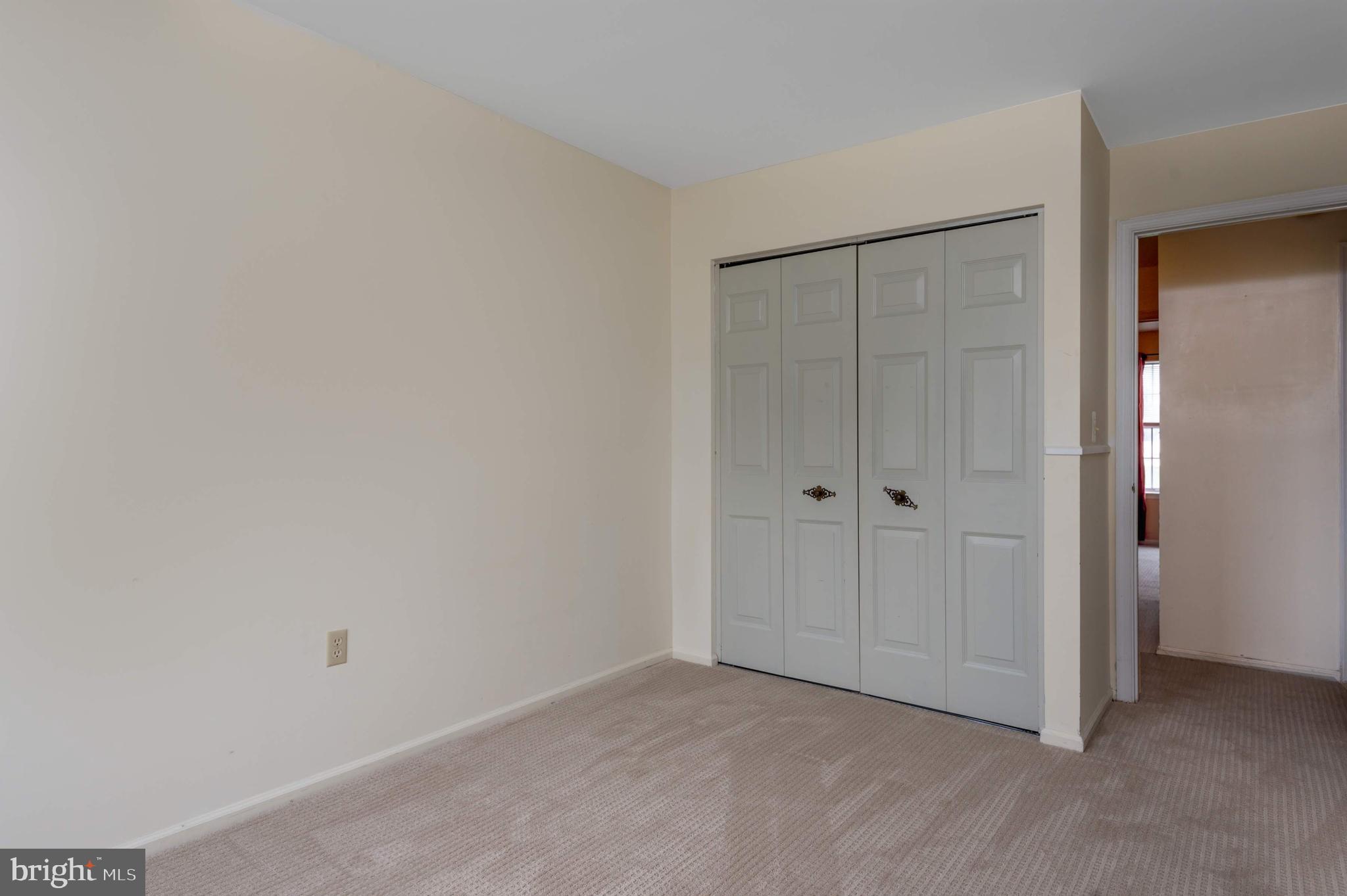 FOUR SEASONS - Residential