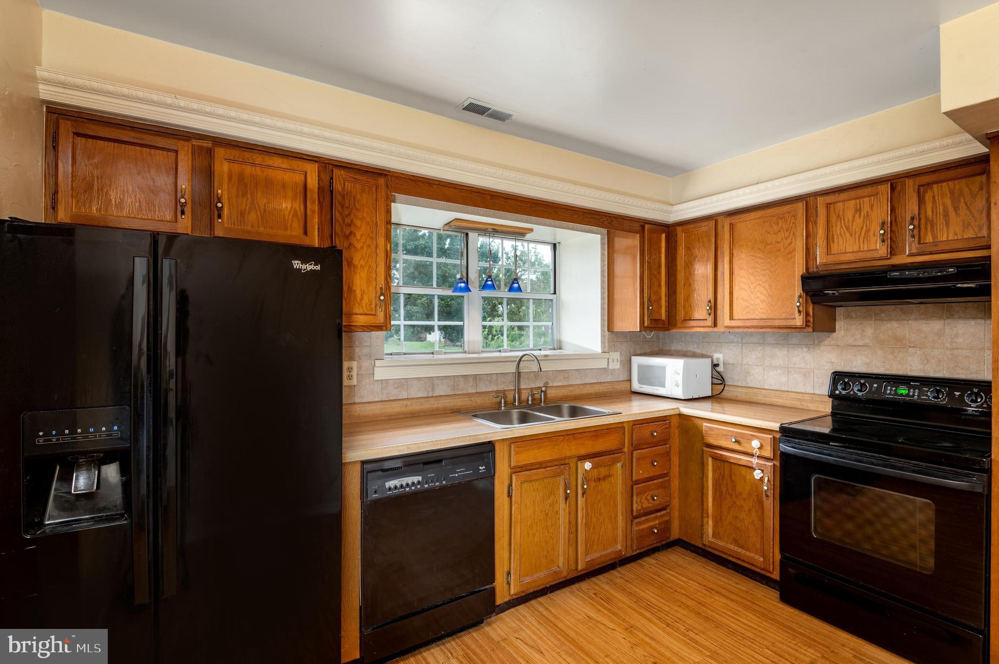 FOUR SEASONS - Residential