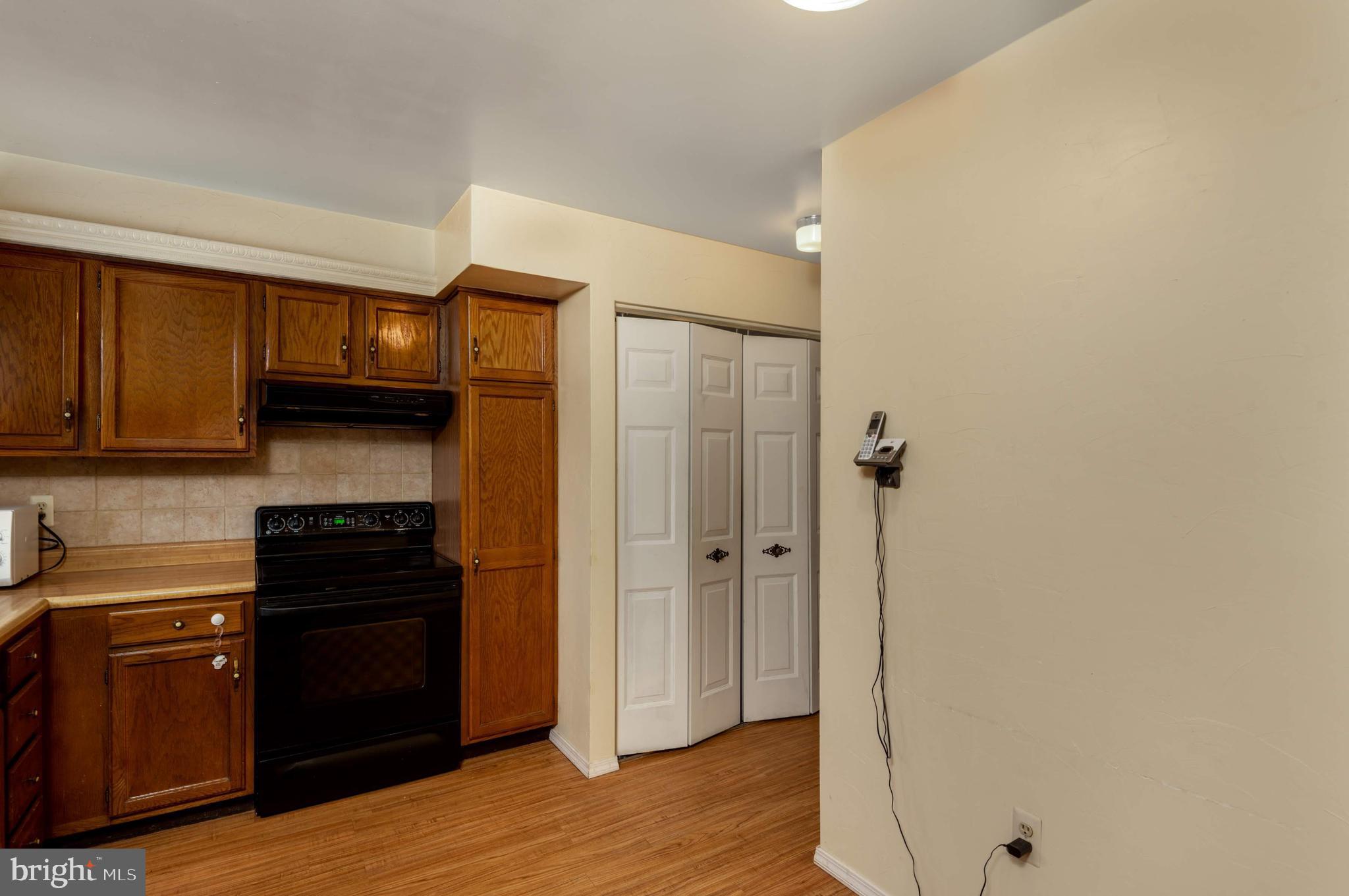 FOUR SEASONS - Residential