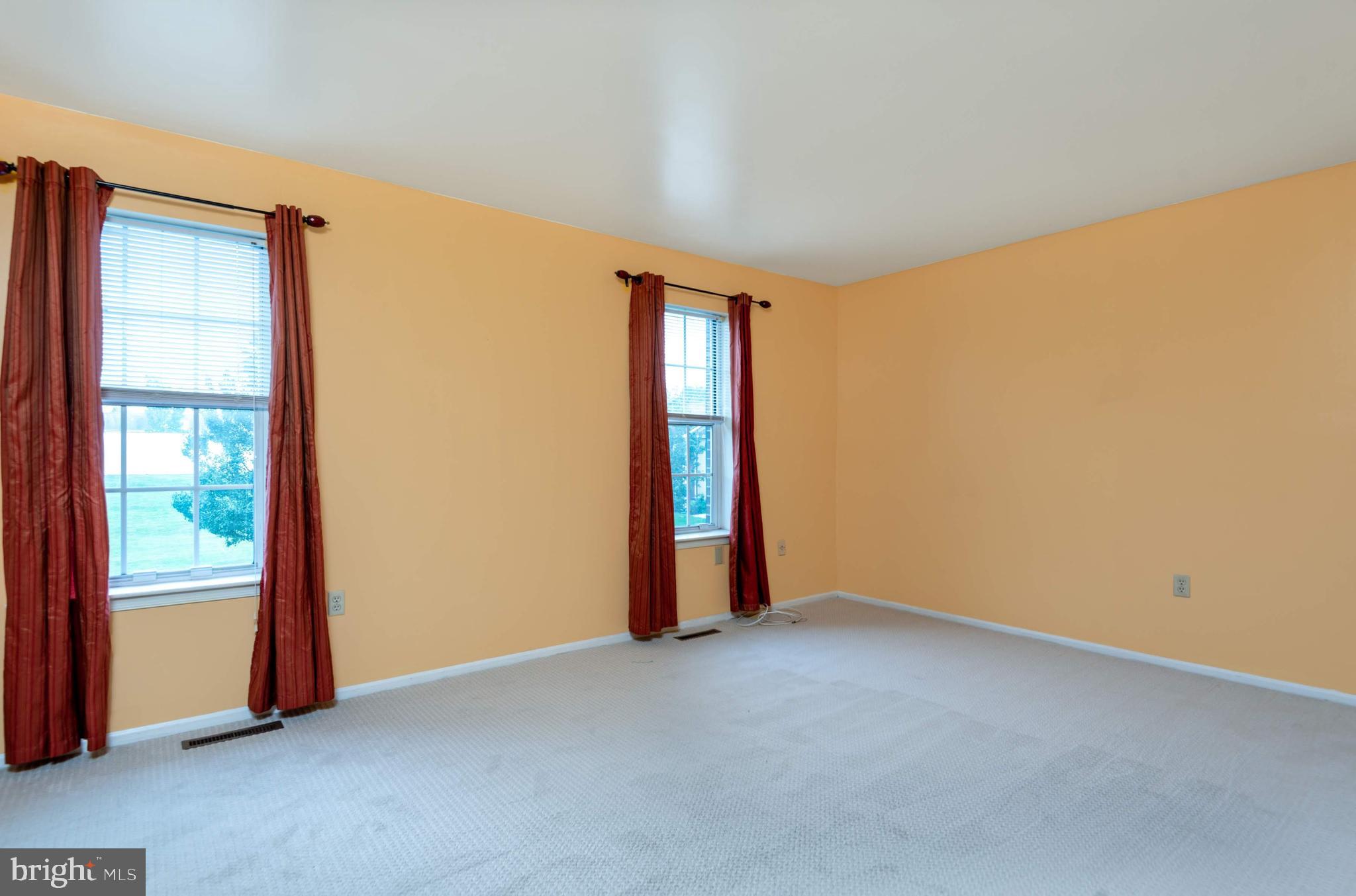 FOUR SEASONS - Residential