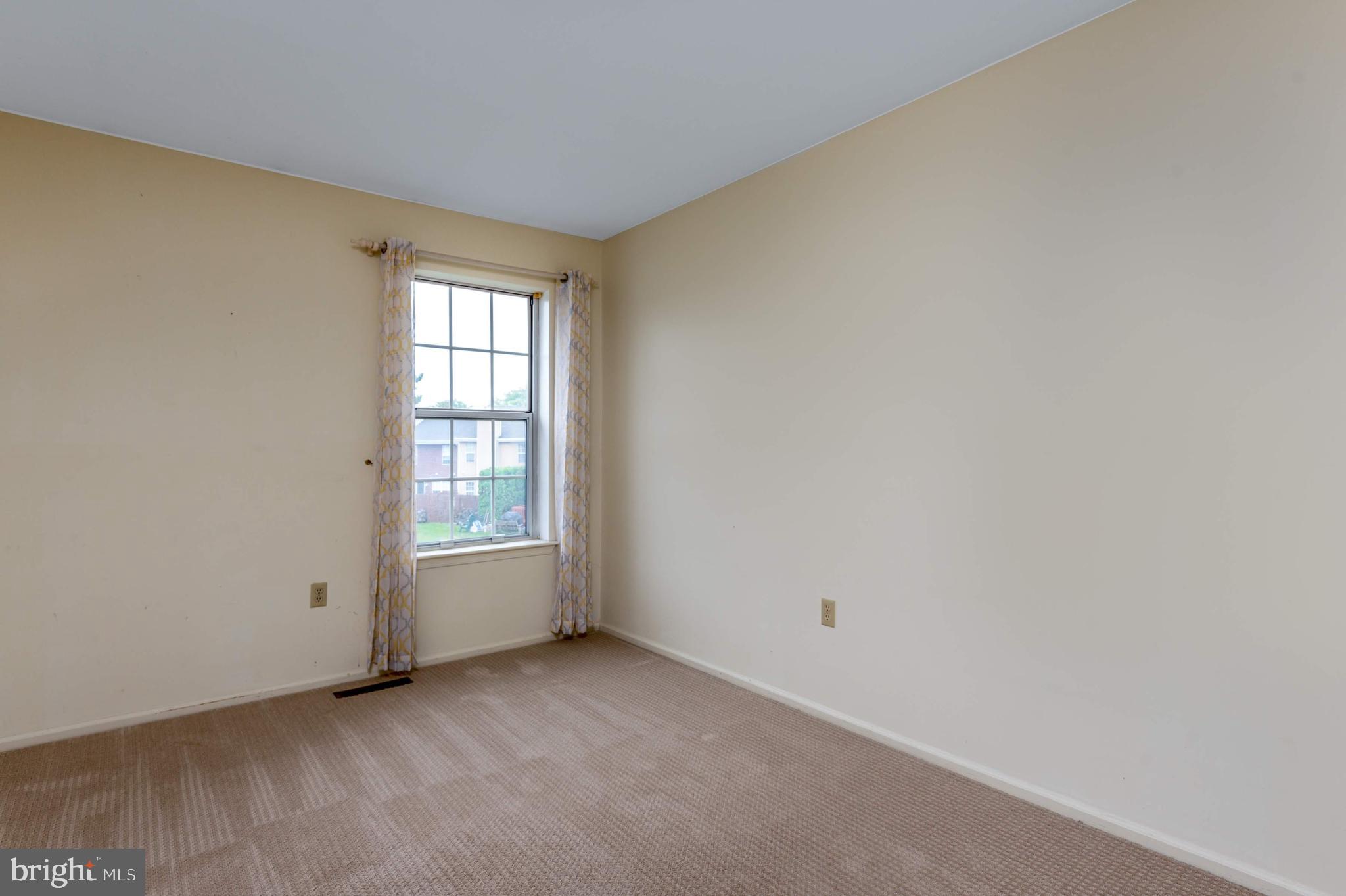 FOUR SEASONS - Residential