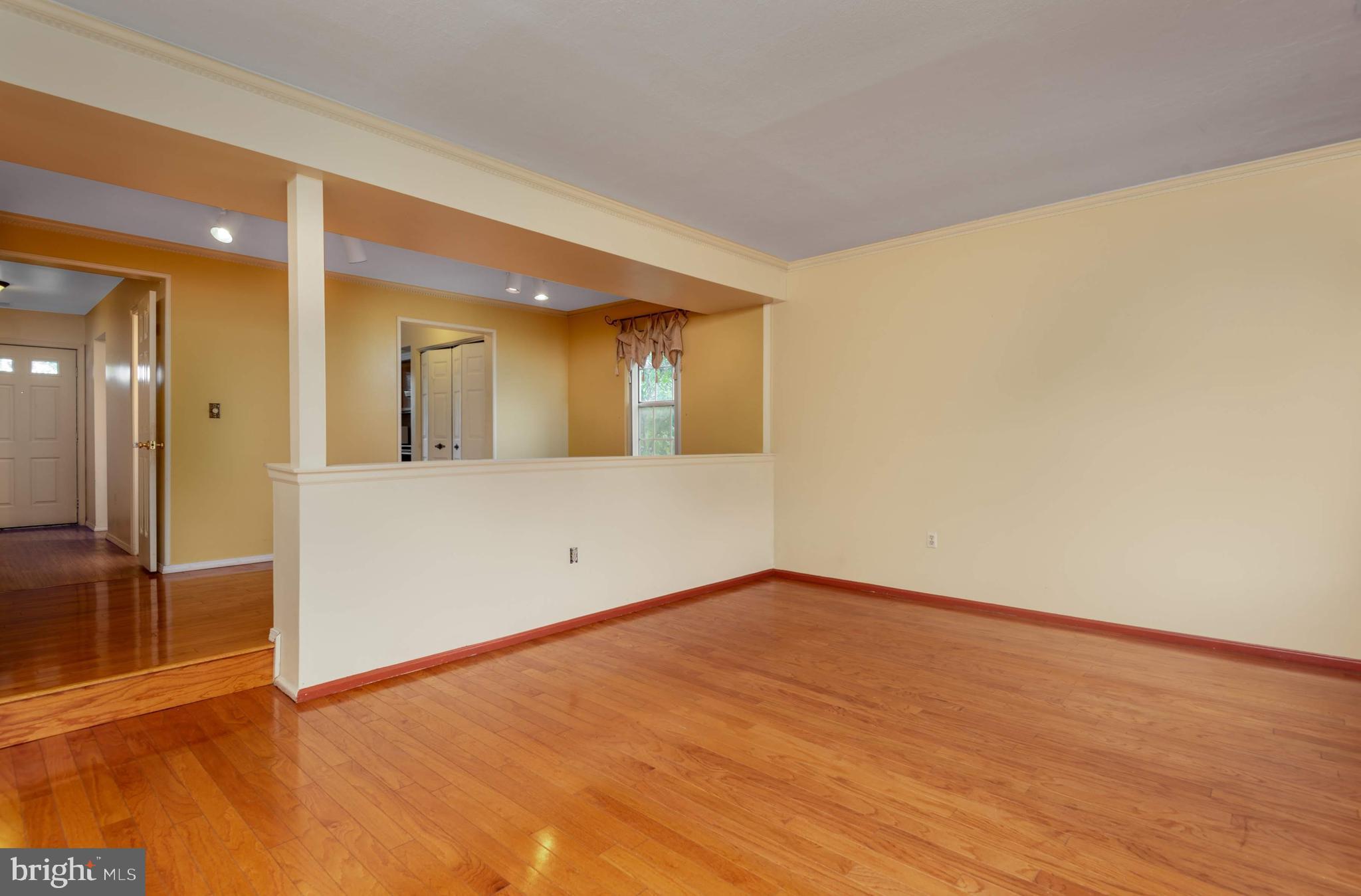 FOUR SEASONS - Residential