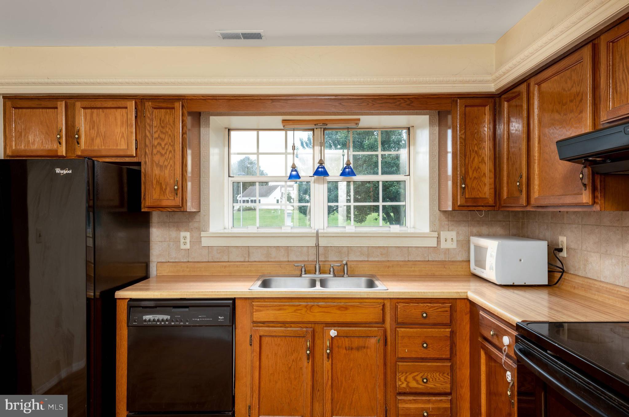 FOUR SEASONS - Residential