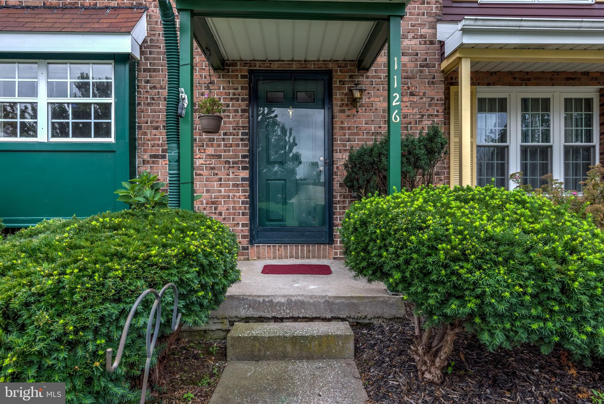 FOUR SEASONS - Residential