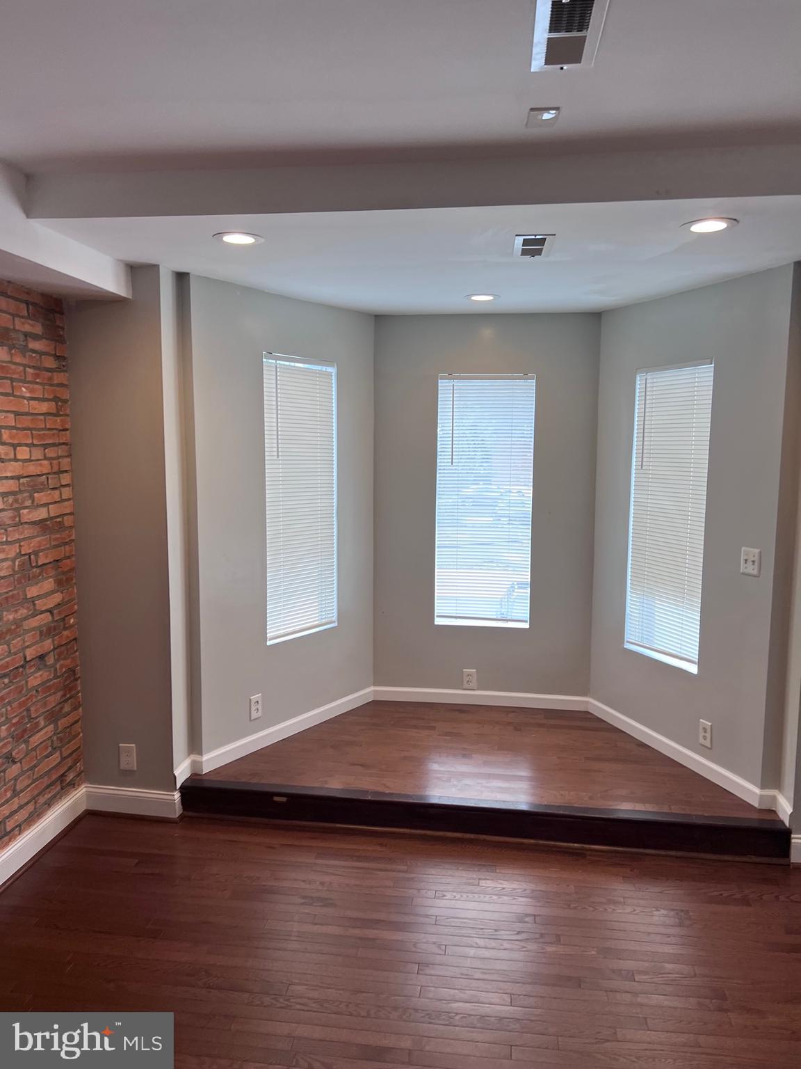 CHARLES VILLAGE - Residential Lease