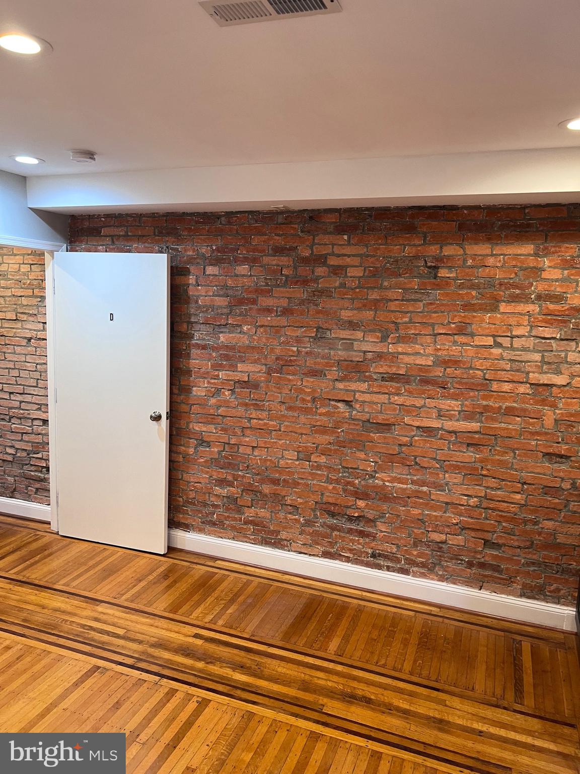 CHARLES VILLAGE - Residential Lease