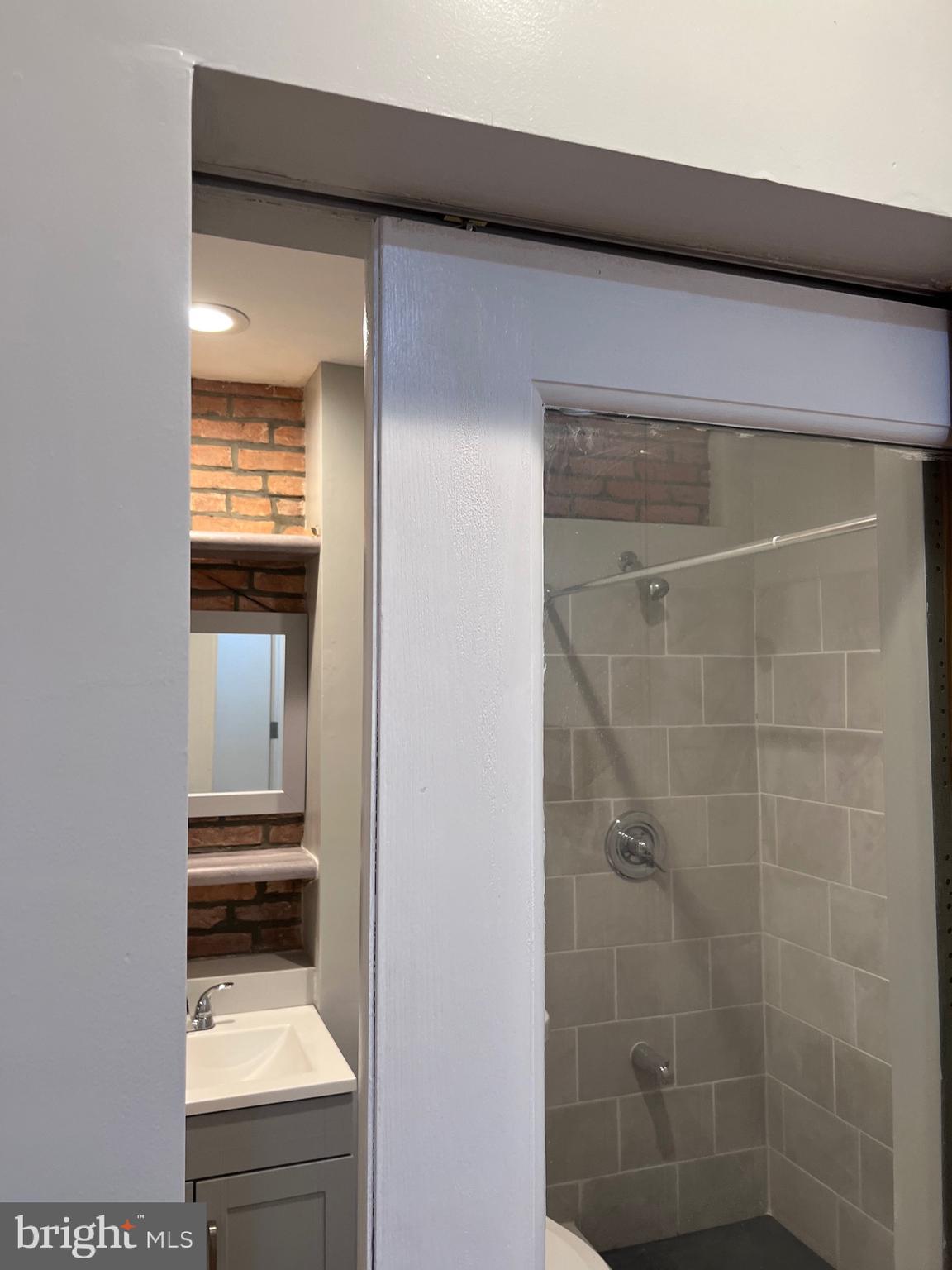 CHARLES VILLAGE - Residential Lease
