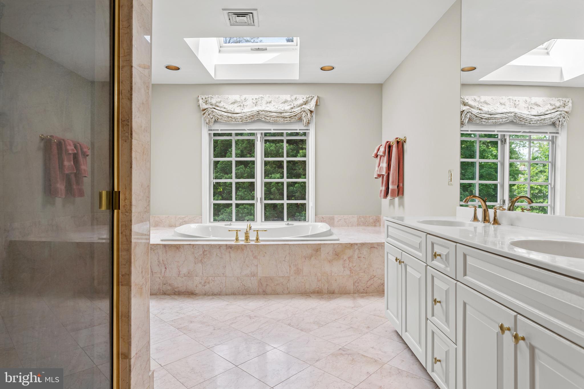 GLADWYNE - Residential