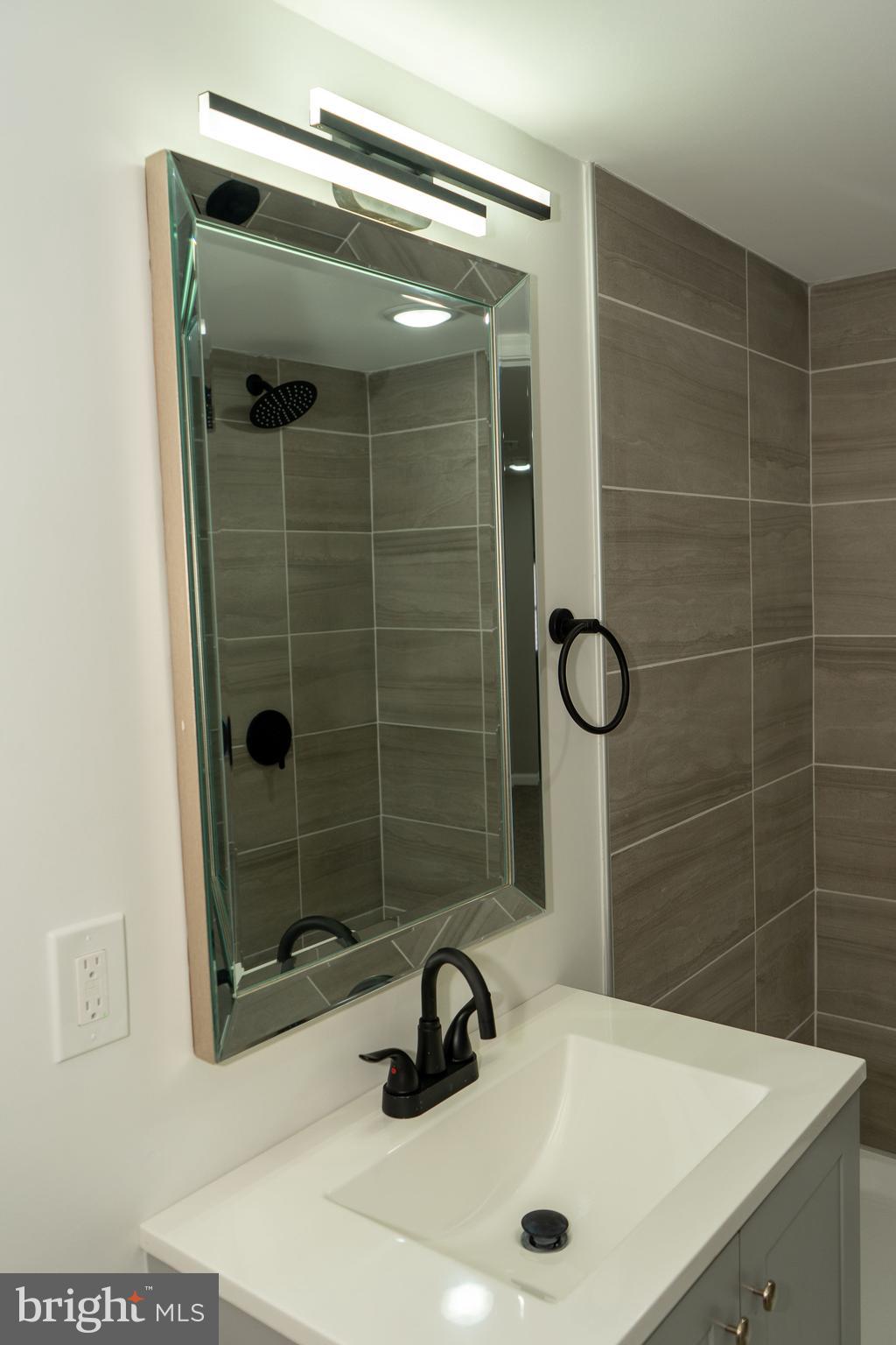 MONDAWMIN - Residential