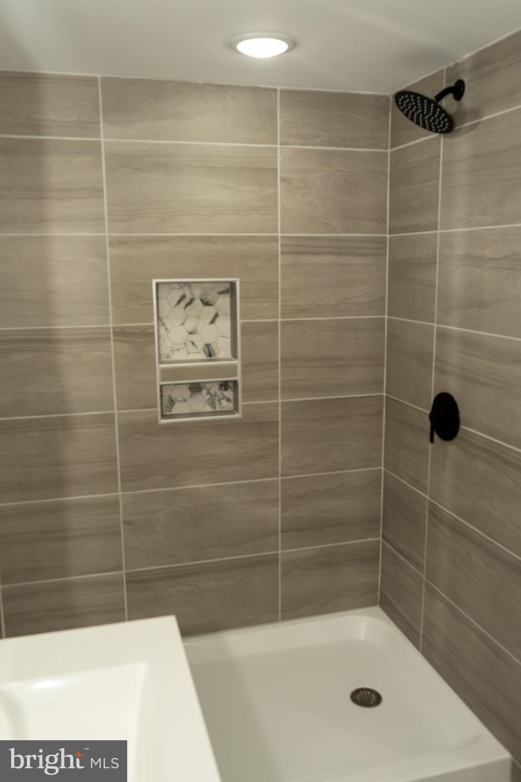 MONDAWMIN - Residential