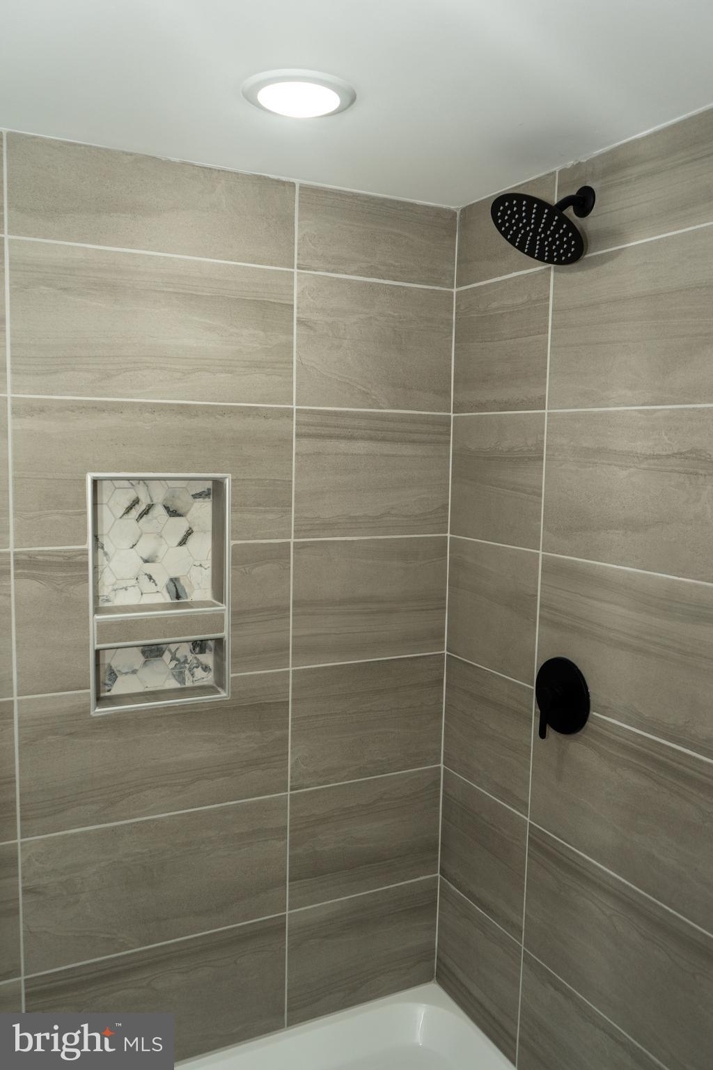 MONDAWMIN - Residential