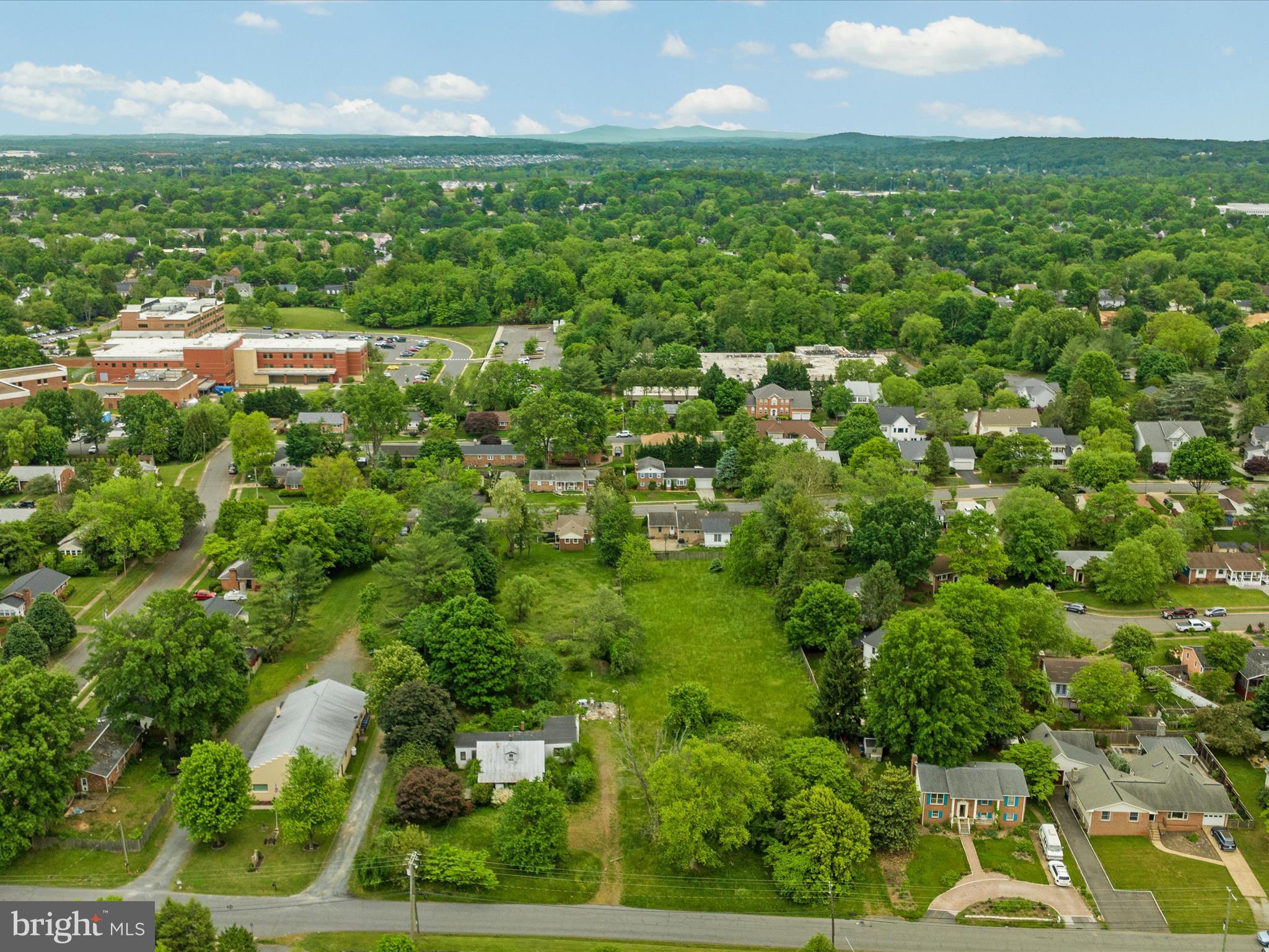403 OLD WATERFORD ROAD NW