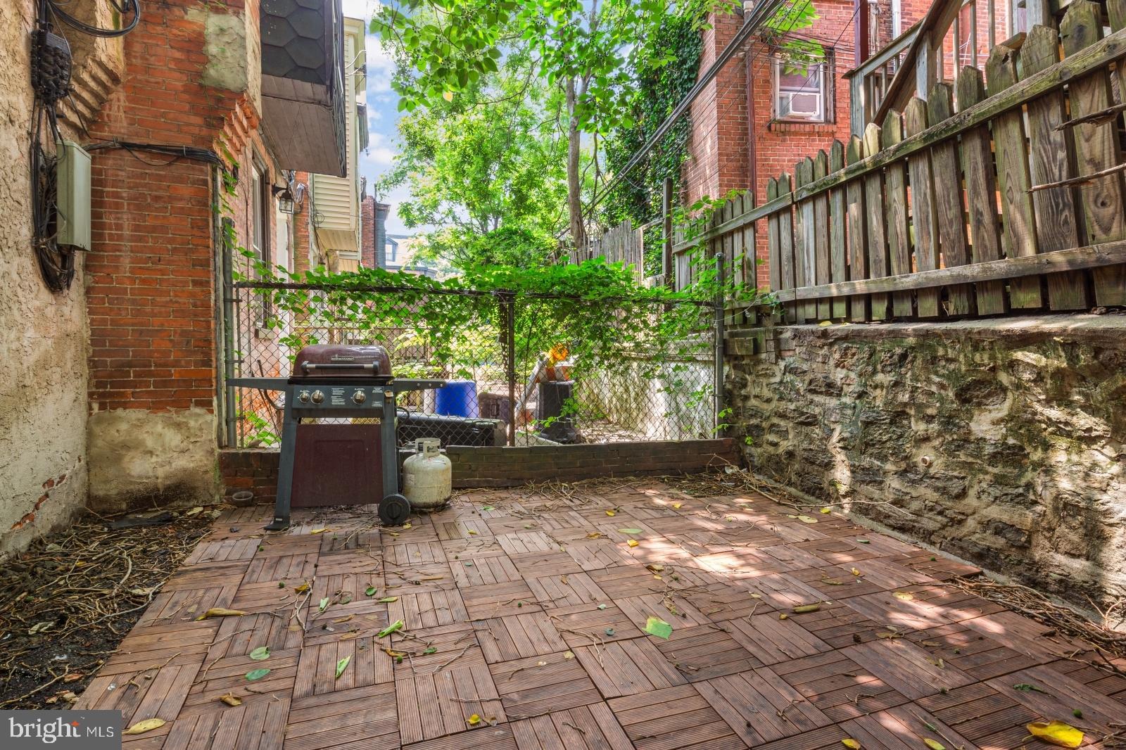 UNIVERSITY CITY - Residential Lease