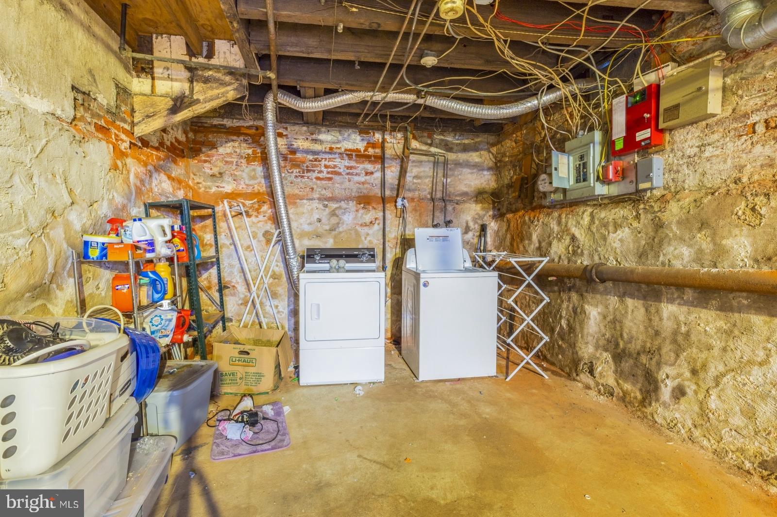 UNIVERSITY CITY - Residential Lease