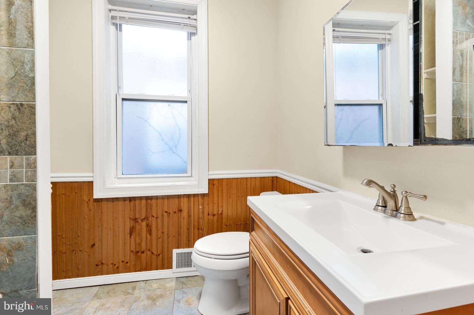 UNIVERSITY CITY - Residential Lease