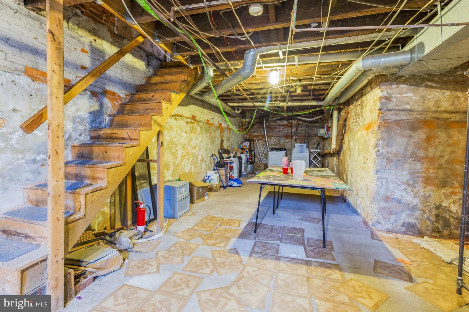 UNIVERSITY CITY - Residential Lease