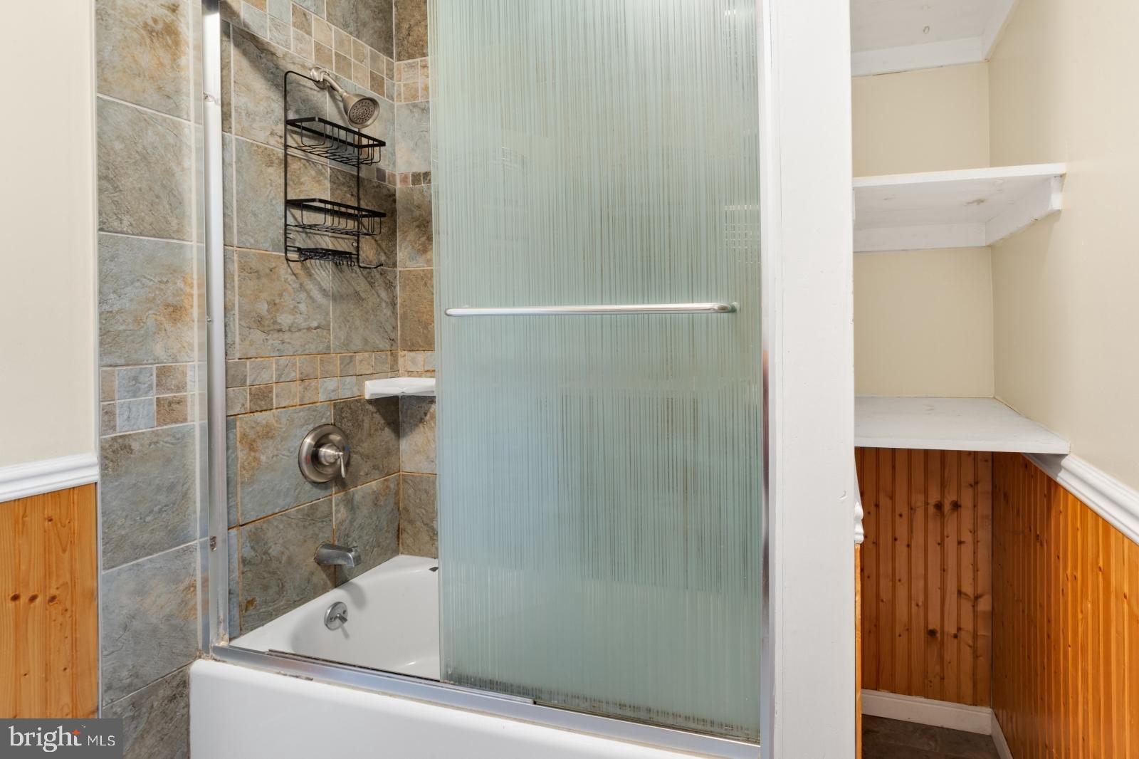 UNIVERSITY CITY - Residential Lease