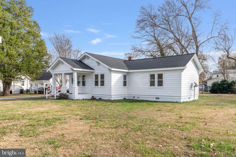 A home in TAPPAHANNOCK