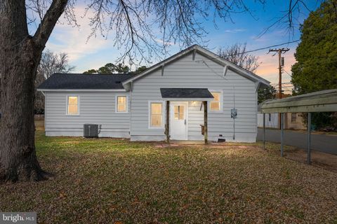 A home in TAPPAHANNOCK