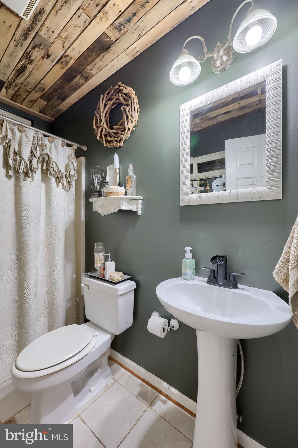 LAKE MARBURG - Residential