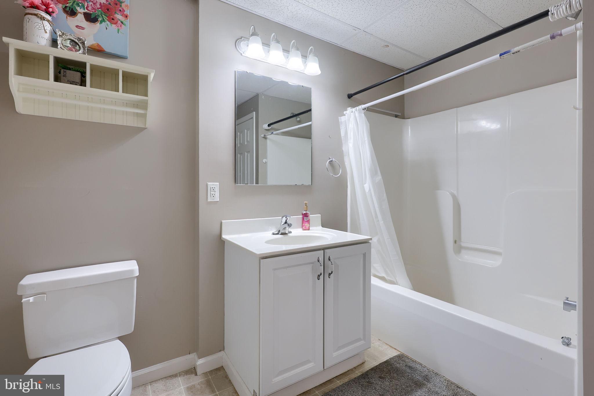 LAKE MARBURG - Residential