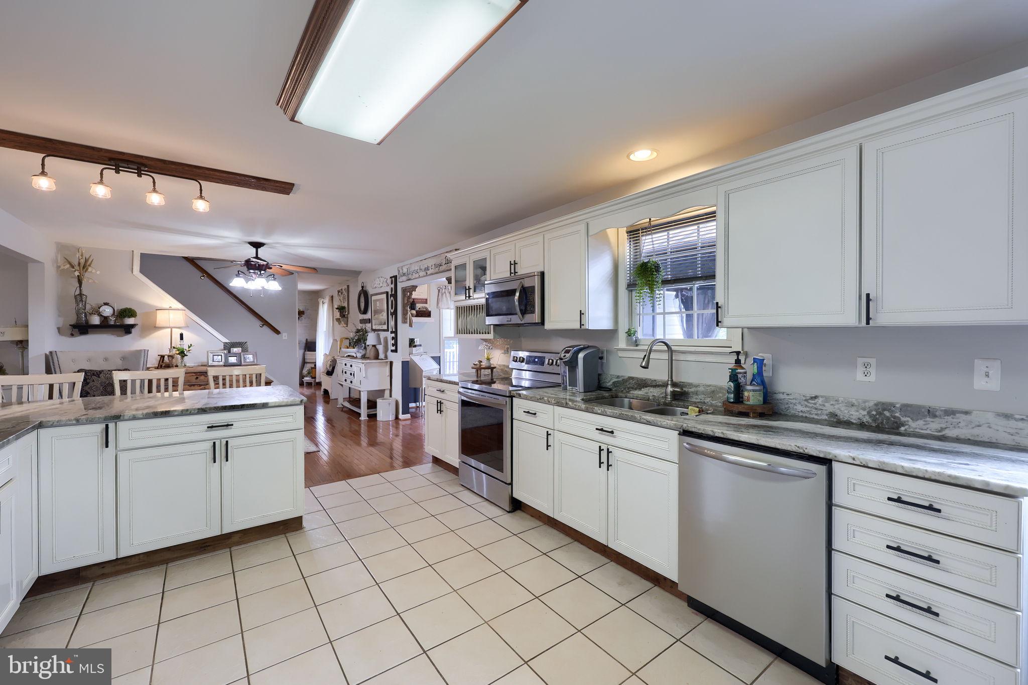 LAKE MARBURG - Residential