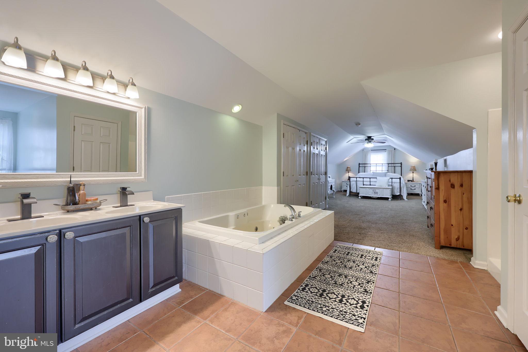 LAKE MARBURG - Residential