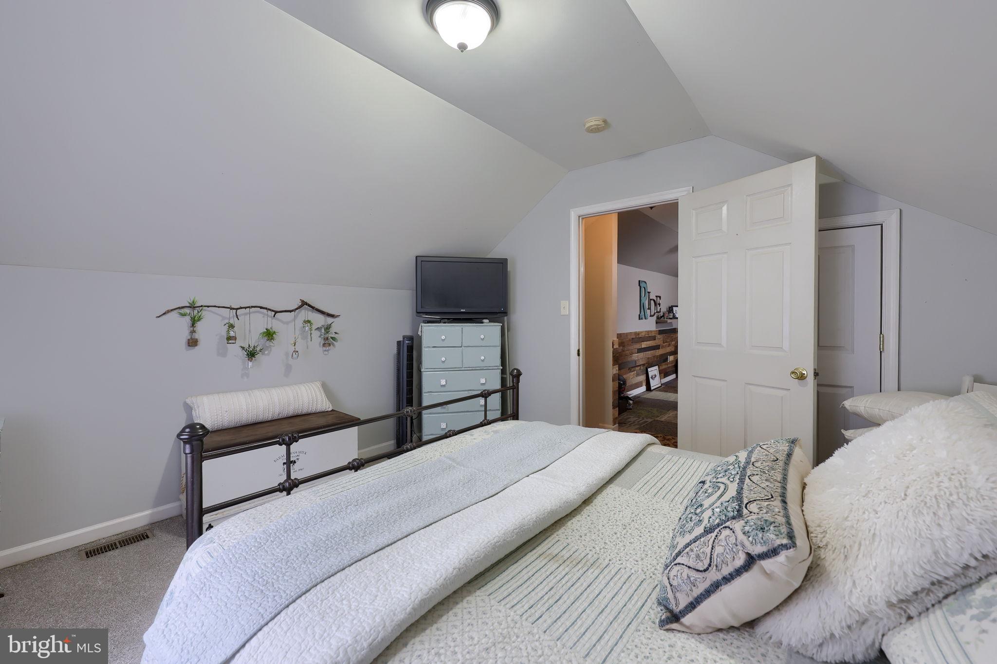 LAKE MARBURG - Residential