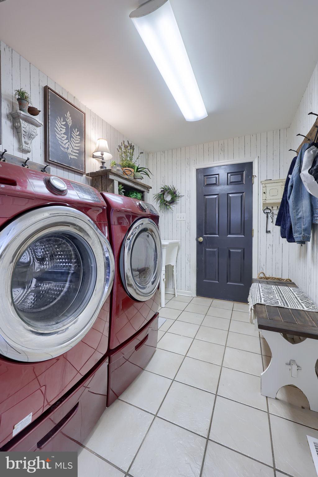 LAKE MARBURG - Residential