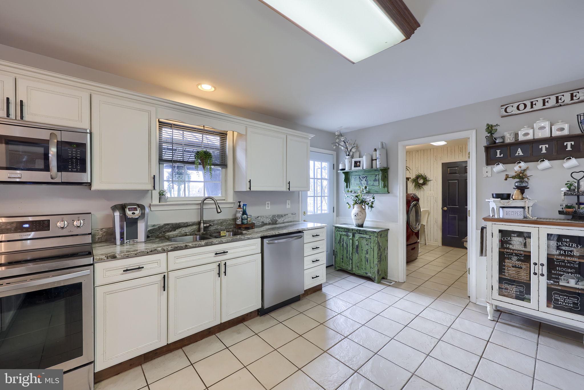 LAKE MARBURG - Residential