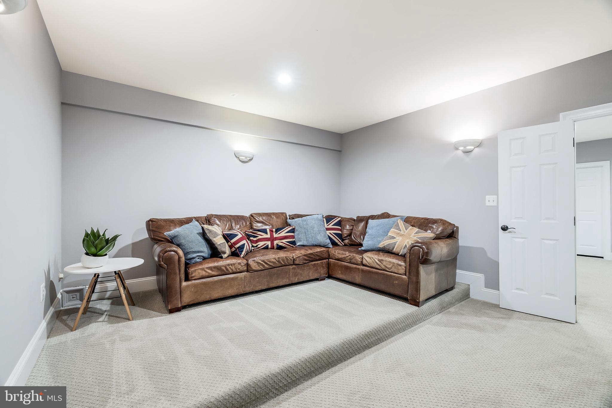 RASPBERRY FALLS - Residential