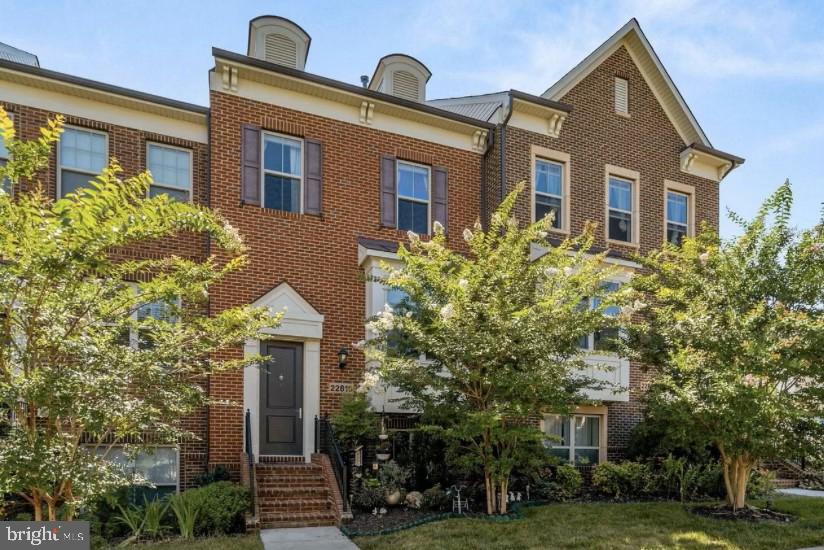 Welcome to this beautifully designed 4-bedroom, 3.5-bath townhouse located in the sought-after Cabin Branch community of Clarksburg. The entry level is the heart of the home, anchored by a well-appointed kitchen that features gas cooking, a large center island, a breakfast bar, and granite countertops. The kitchen flows seamlessly between a spacious dining area and a comfortable family room—perfect for everyday living and entertaining.
Upstairs, you'll find three bedrooms, two full baths, and a conveniently located laundry area. The spacious primary suite offers a walk-in closet and an ensuite bath complete with a double vanity and stall shower. The lower level includes an additional bedroom, full bath, and access to the attached two-car garage—ideal for guests or a home office setup.
Recent updates include a refrigerator, dishwasher, and washing machine. Enjoy all the amenities Cabin Branch has to offer, including swimming pools, clubhouses, tot-lots, ball fields, and more. With close proximity to shopping, dining, Black Hills Regional Park, the Clarksburg Premium Outlets, and I-270, this home offers both comfort and convenience. Don’t miss it!