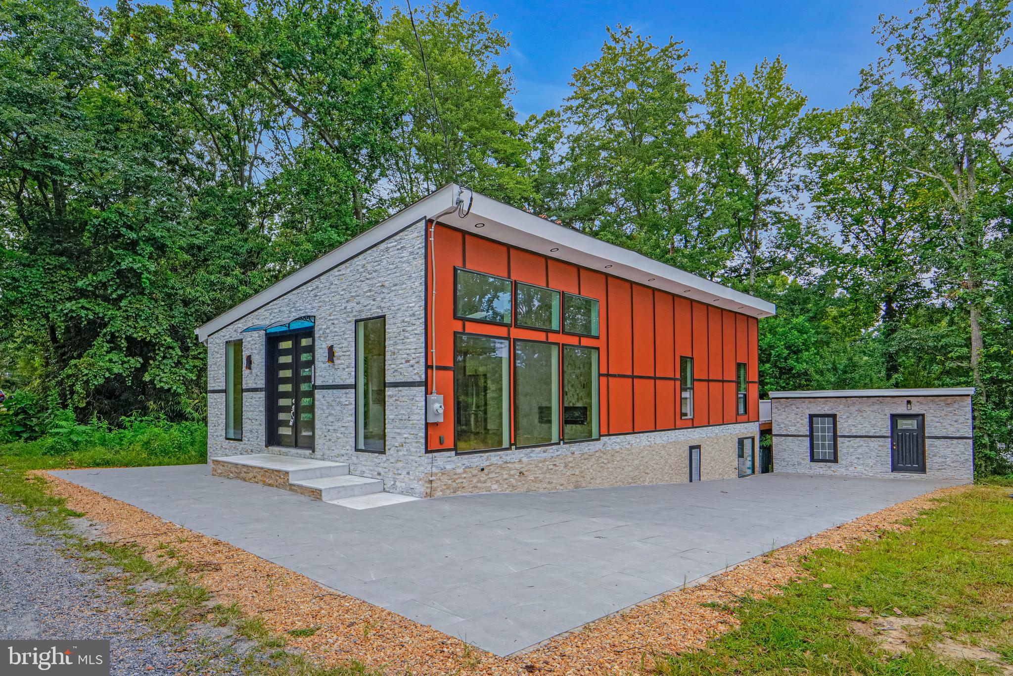 ✨ 2,535 SQFT Modern Hilltop Home on 1.98 Acres | No HOA | Multi-Income Potential ✨
This is more than a home — it’s an investment opportunity with lifestyle perks. Located just 25 minutes from the White House and 12 minutes from National Harbor, this hilltop property offers stunning air quality, privacy, and city proximity all in one.
Key Highlights:
2,535 SQFT of bright, modern living space with skylights and abundant recessed lighting
1.98 acres of prime land with no HOA — build up to 4 additional homes
Safe, serene environment with expansive hilltop views and fresh, clear oxygen
Multiple income streams: rent the basement, the office space, or lease the land for RV parking
Luxury Interior Features:
Brazilian cherry hardwood floors throughout
Double kitchens with stainless steel hood and commercial-grade exhaust systems
Marble tile fireplace surround & elegant marble tile accents
Modern steel main and back doors for style and security
Spacious walk-in closets
Central A/C and ceiling fans with lights in multiple rooms
Outdoor & Exterior Upgrades:
400 SQFT colorful composite deck for entertaining
Hardy board siding for durability and modern curb appeal
Elevated hilltop location for unobstructed views and better air quality
Extra Bonuses:
Separate entrances for privacy or rental flexibility
Cozy yet modern design — ideal for both living and renting
Plenty of space for RVs, gardens, or future builds
📍 Unbeatable Location: Just minutes to major attractions, dining, shopping, and commuter routes.
Whether you want a primary residence with rental income, an investment property with expansion potential, or a multi-generational home, this property delivers.
📅 Schedule your private showing today and experience this unique hilltop gem for yourself.