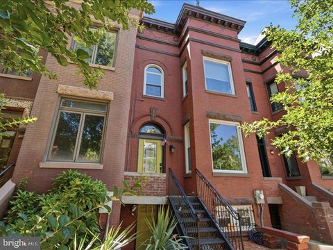 Photo of 126 Seaton Place NW, WASHINGTON, DC 20001 (MLS # DCDC2255364)