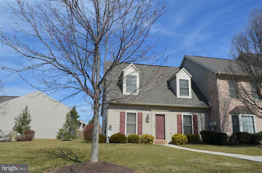Move Right In! Beautiful townhome featuring, 2 bedrooms with their own full bath and walk-in closets, Breakfast bar in kitchen, formal dining room, and first floor laundry. This is an end unit home with patio and storage shed and is conveniently located to highway, shopping etc.!