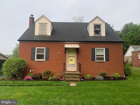 Photo of 448 HIGHLAWN AVE, ELIZABETHTOWN, PA 17022 (MLS # PALA2029840)