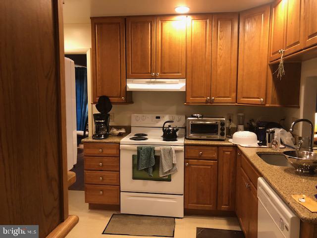 HILLBROOK FOREST - Residential Lease