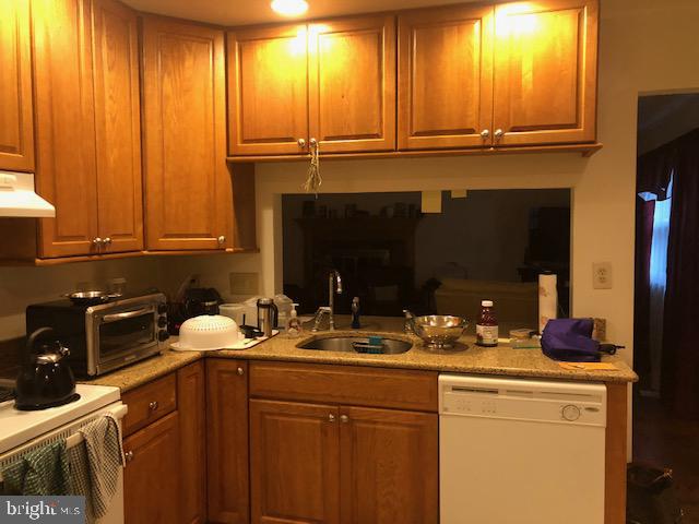 HILLBROOK FOREST - Residential Lease