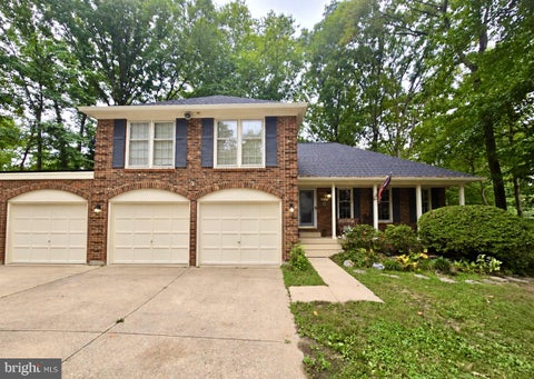 Photo of 9205 Macswain Place, SPRINGFIELD, VA 22153 (MLS # VAFX2341994)