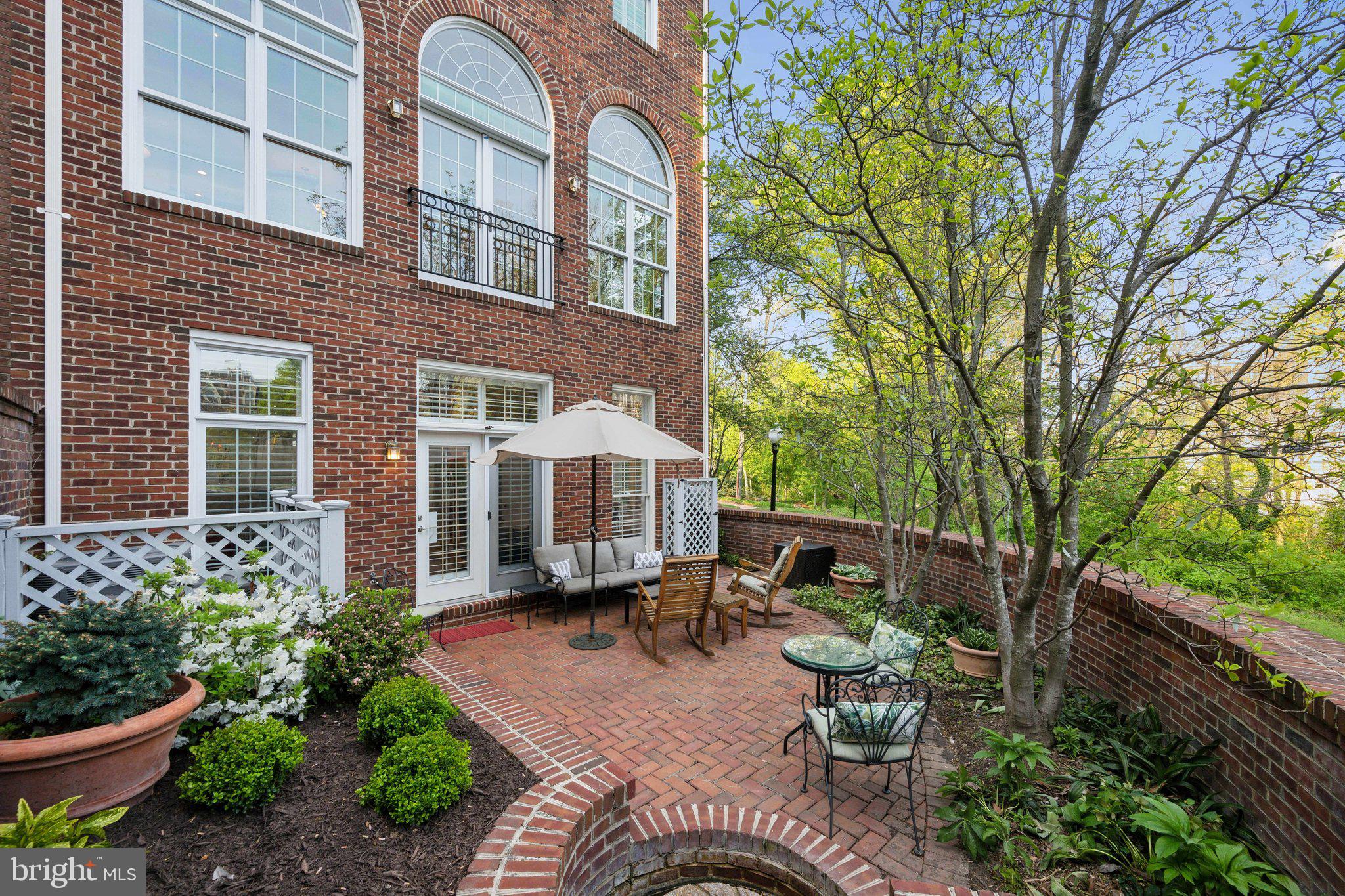 PALISADES PARK - Residential