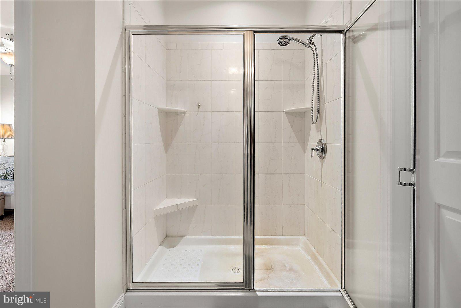 CAPE ISLE OF WIGHT - Residential